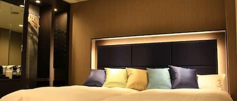 Deluxe Twin Room, Non Smoking, Check-in time ends at 9PM | Free WiFi, bed sheets