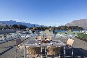 Departamento ejecutivo, 3 habitaciones, vista al lago (Shotover) | Terraza o patio