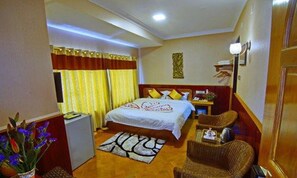 Minibar, desk, rollaway beds, free WiFi - Palace View Hotel (Mandalay)