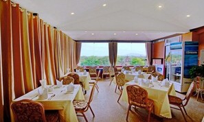 Breakfast, lunch and dinner served - Palace View Hotel (Mandalay)