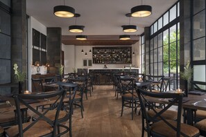 บริการอาหารเช้า อาหารกลางวัน อาหารเย็น, อาหารอินโดนีเซีย