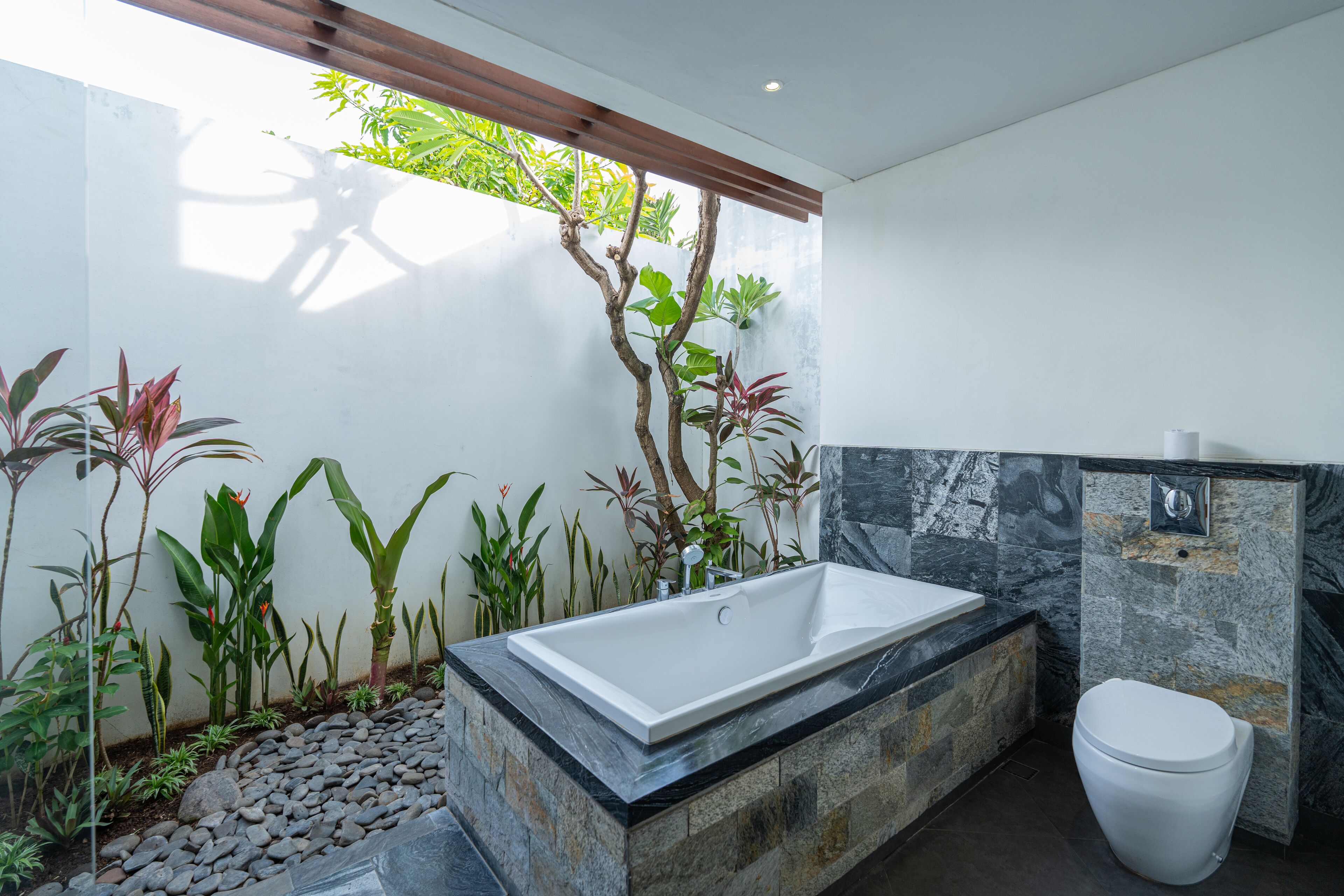 deluxe room, 1 double bed, pool access | bathroom | shower, free toiletries, bathrobes, towels