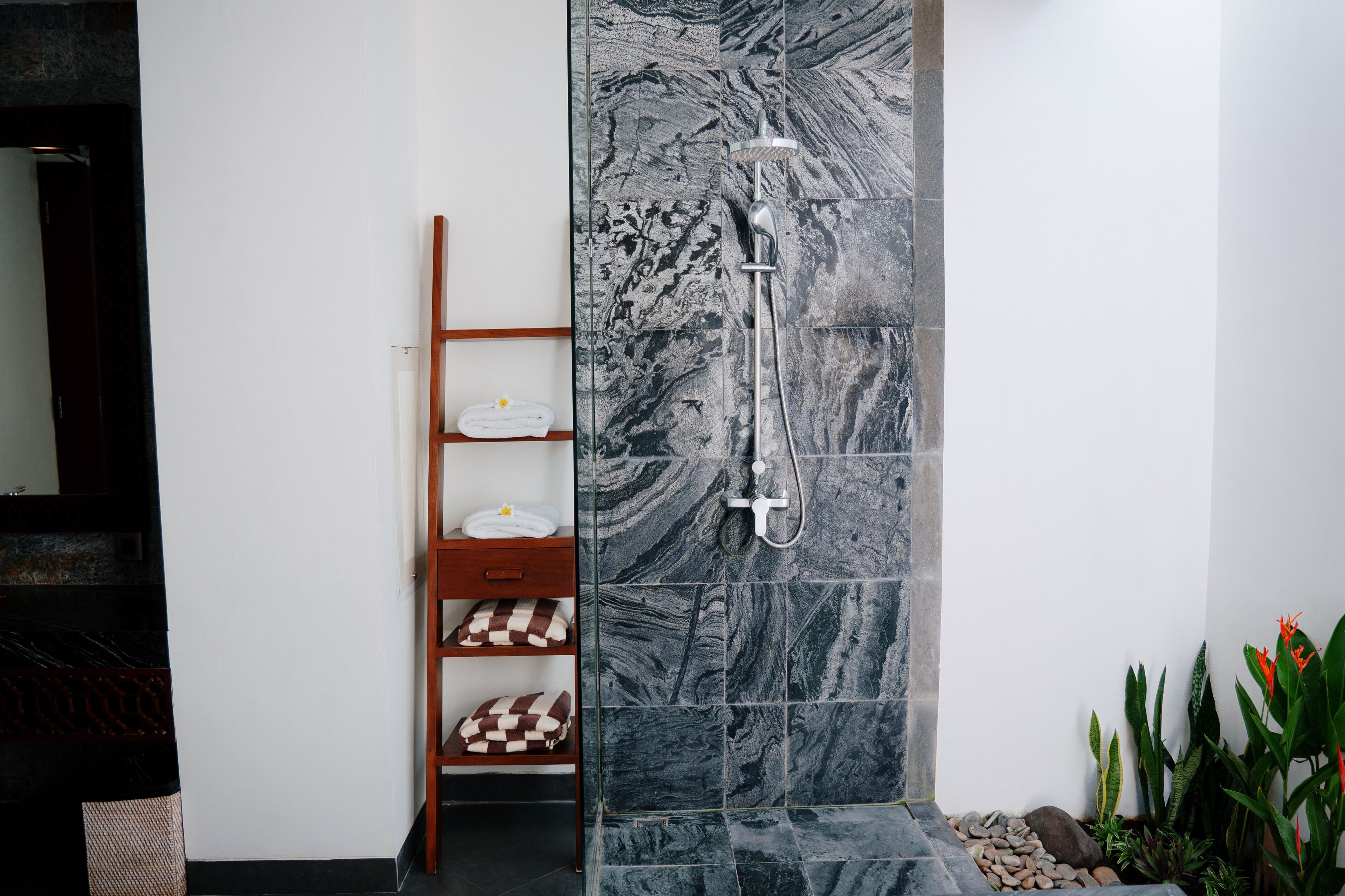 deluxe room, 1 double bed, pool access | bathroom | shower, free toiletries, bathrobes, towels