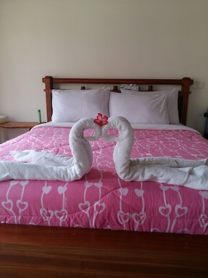 1 bedroom, premium bedding, rollaway beds, free WiFi - Sunbeam Villas (Kuta)