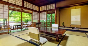 Habitació tradicional, bany privat (Sakura) | Caixa forta a l'habitació, planxa i posts de planxar i wifi gratuïta 