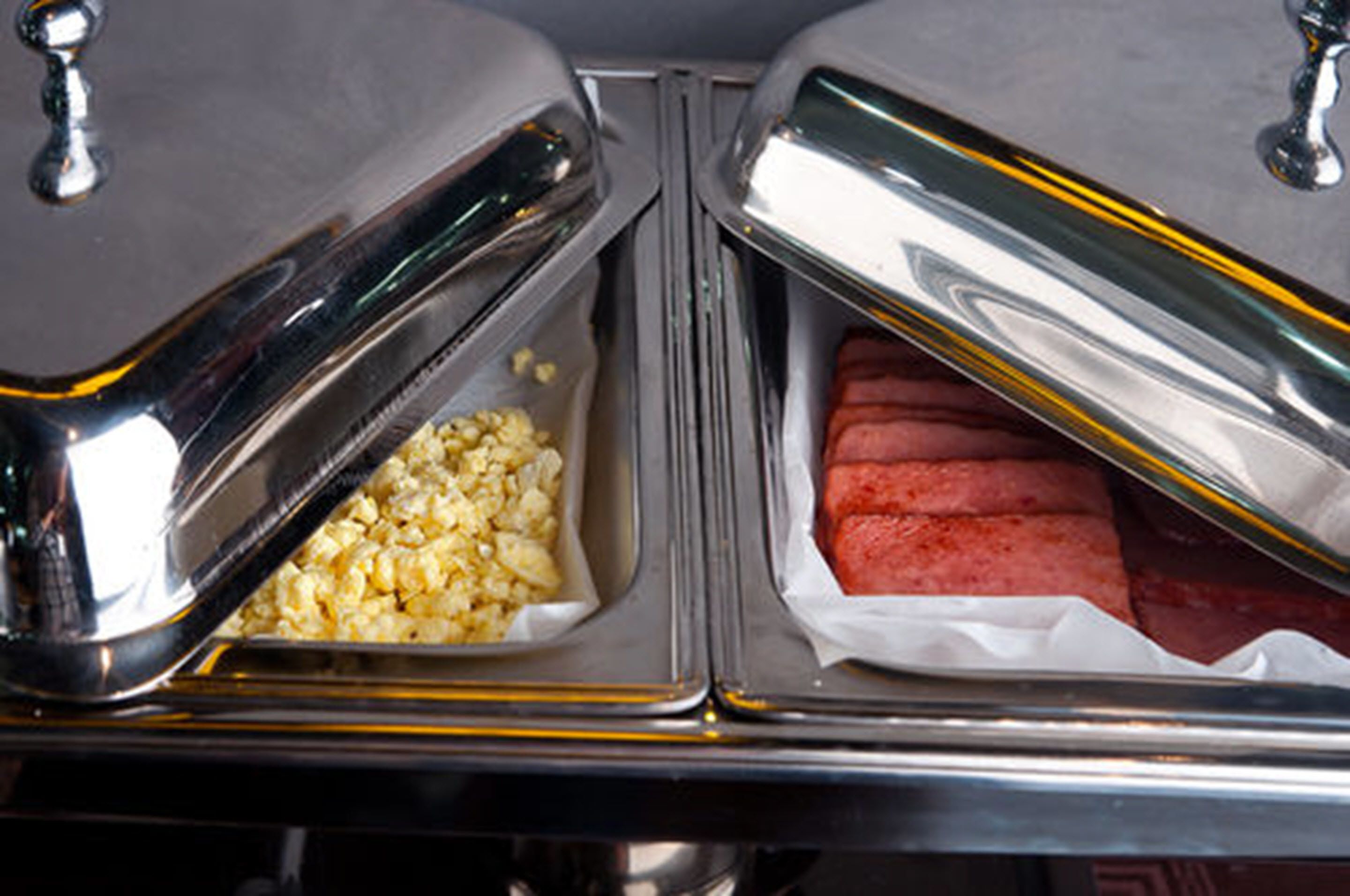 daily buffet breakfast (krw 7000 per person)