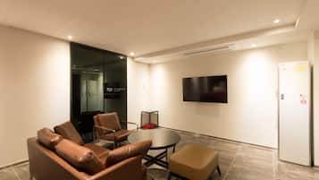 Luxury Suite | Down comforters, free minibar, desk, soundproofing