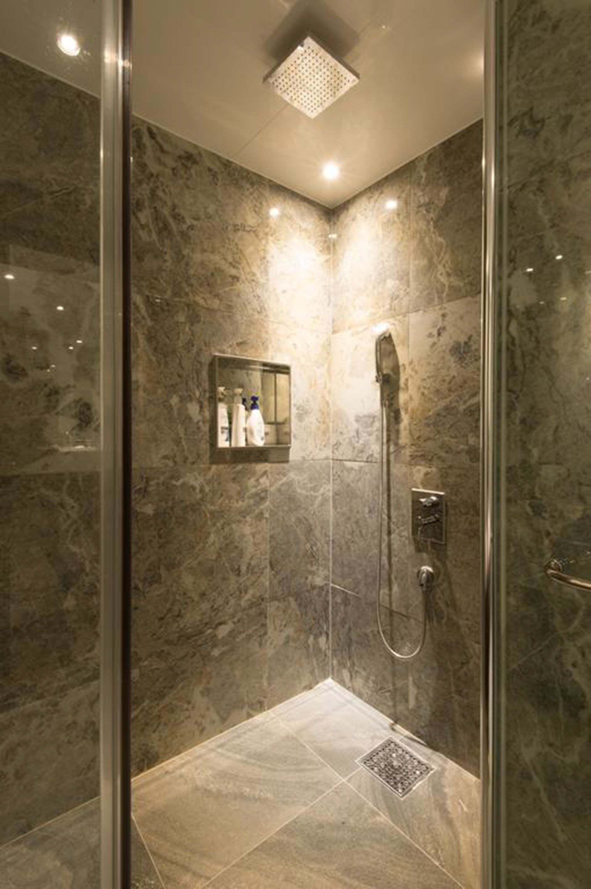 deluxe twin room | bathroom | shower, hair dryer, bathrobes, towels