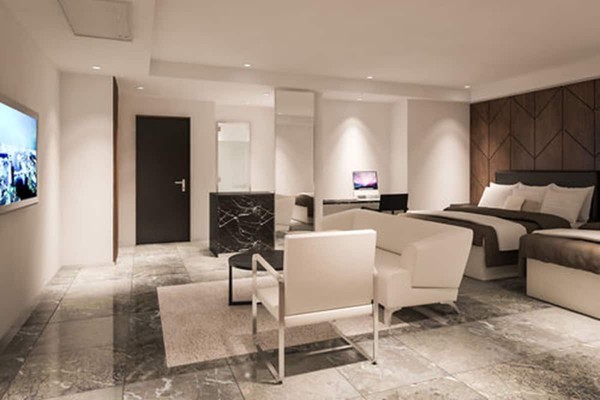 1 bedroom, down duvets, free minibar, desk