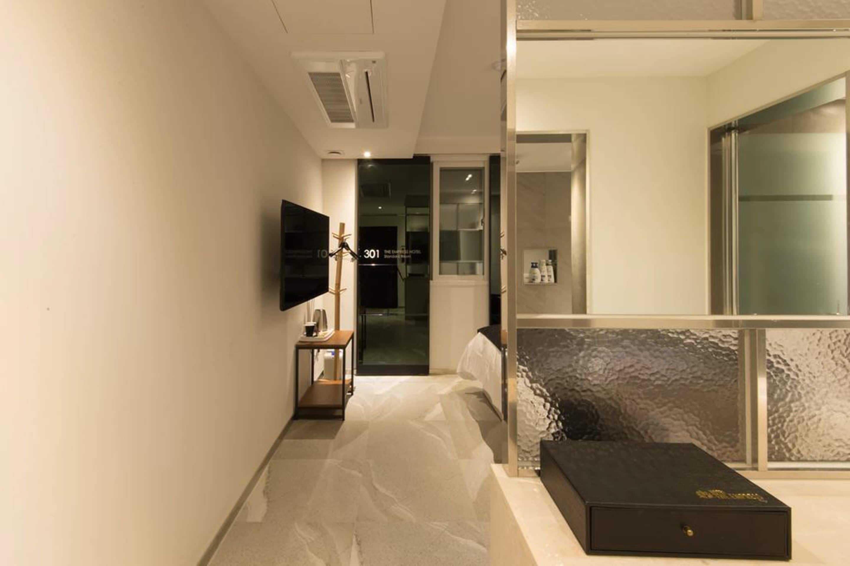 Down comforters, free minibar, desk, soundproofing