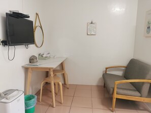 Comfort Triple Room | Desk, free WiFi, bed sheets - Alishan Tea Homestay (Alishan)
