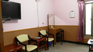 Double Room (Jinxuan) | Desk, free WiFi, bed sheets - Alishan Tea Homestay (Alishan)