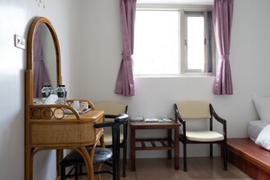 Double Room (Jinxuan) | Desk, free WiFi, bed sheets