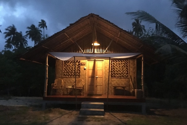 Cottage Superior | Bagian depan properti - sore/malam