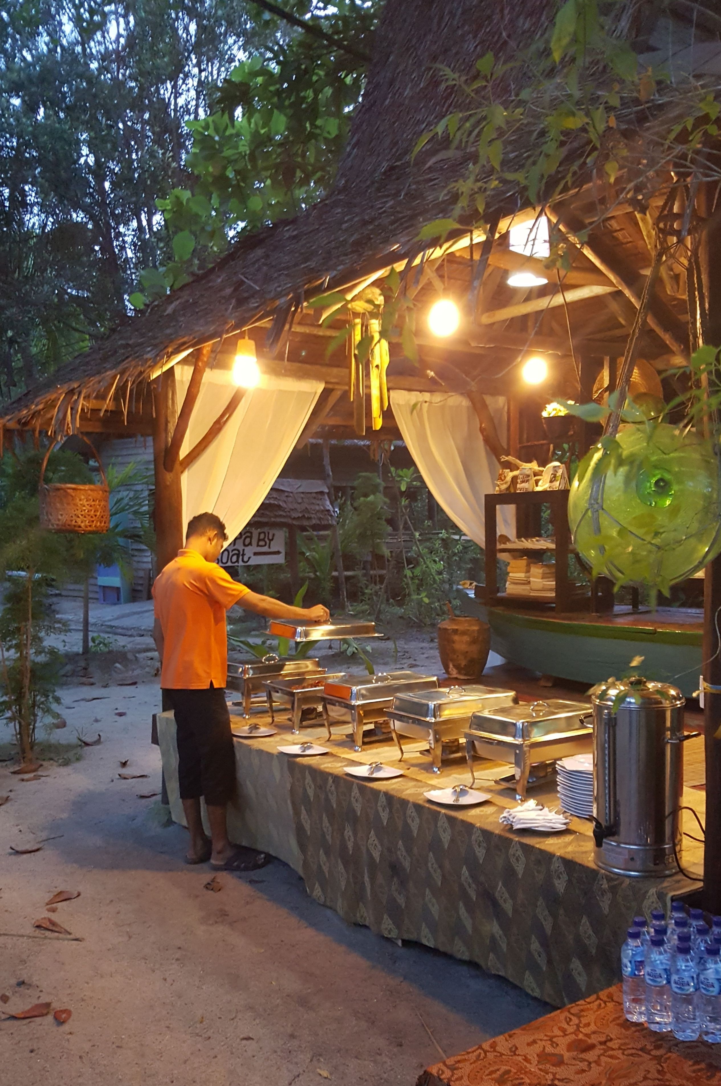 breakfast, lunch, dinner served; indonesian cuisine