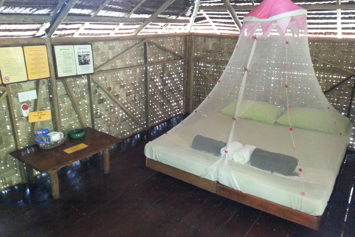 economy cottage | 1 bedroom, free cots/infant beds, free wifi, bed sheets