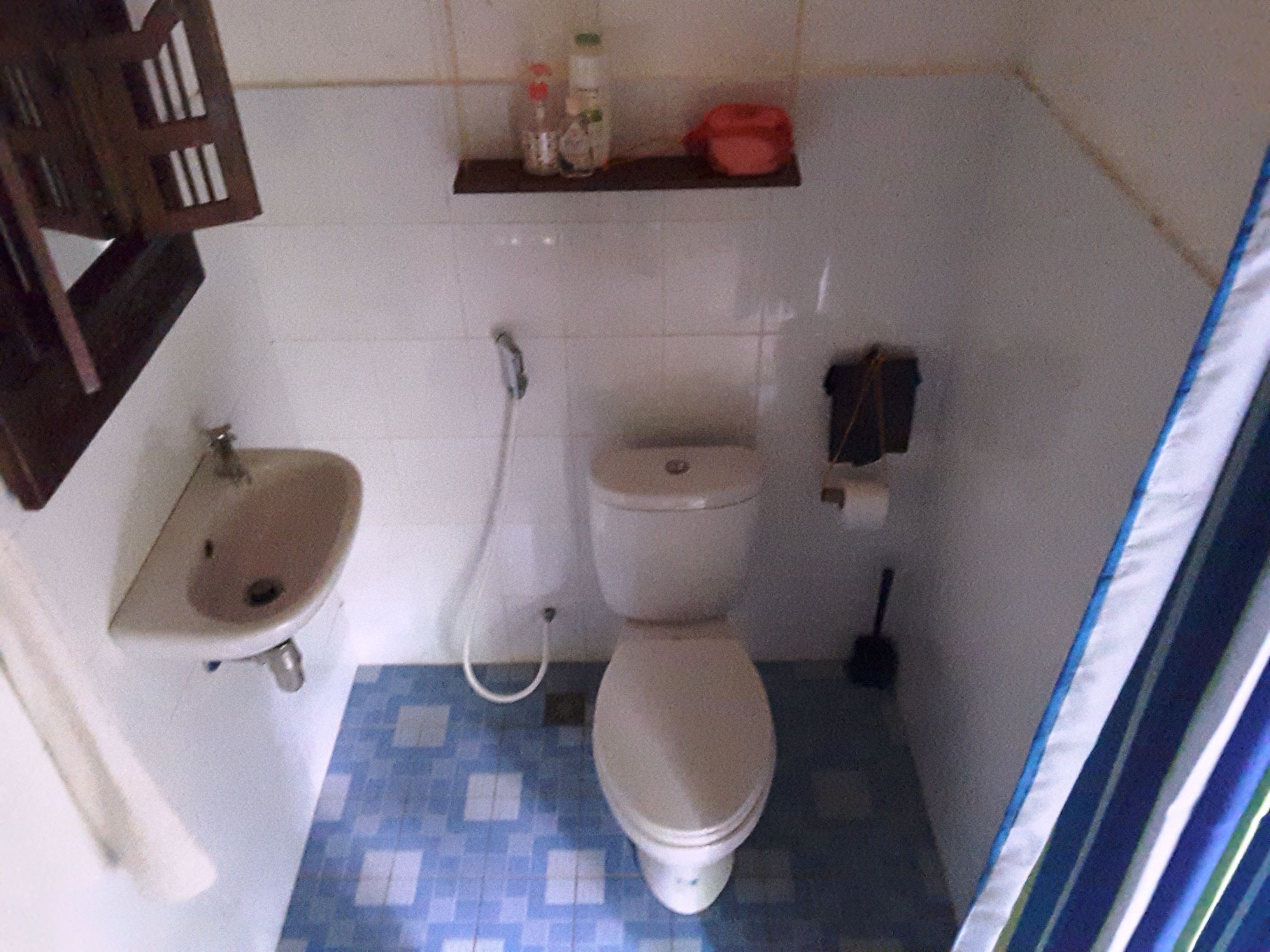 superior cottage | bathroom | shower, eco-friendly toiletries, towels