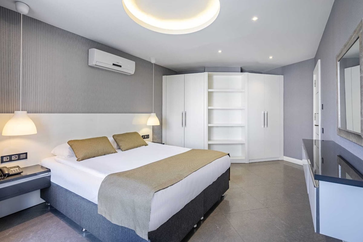 Duplex | 1 quarto, escrivaninha, quartos à prova de som