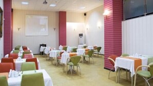Breakfast, lunch and dinner served - Airport Hotel (Adana)