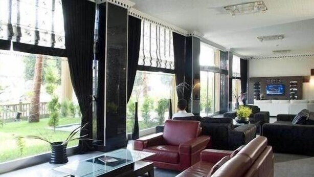 Lobby sitting area - Airport Hotel (Adana)