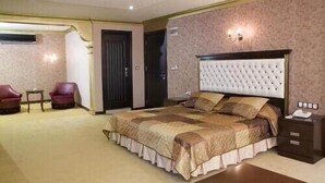In-room safe, desk, WiFi (free) - Airport Hotel (Adana)