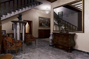 Kawasan tempat duduk lobi