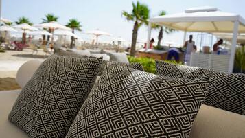 In StrandnÀhe, schwarzer Sandstrand