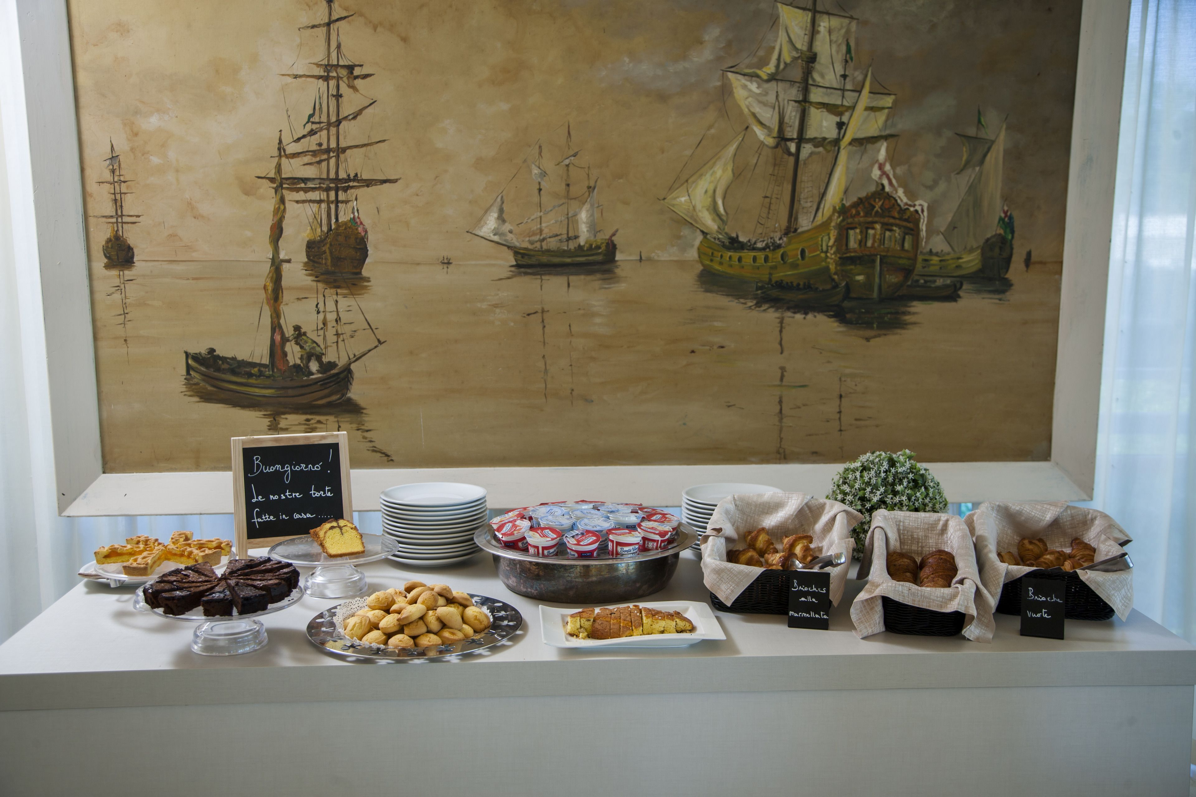 free daily continental breakfast