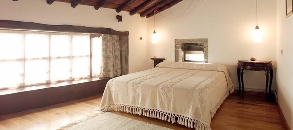 Desk, blackout curtains, free cots/infant beds, rollaway beds - Casa do Romualdo (Taboada)