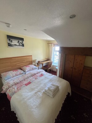 Iron/ironing board, free WiFi - Marston House (Blackpool)