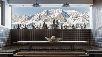 2 restaurants, dinner served, Regional cuisine