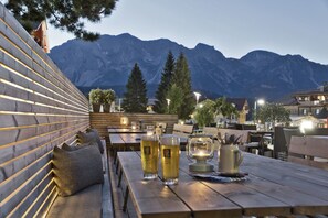 2 restaurants, dinner served, Regional cuisine