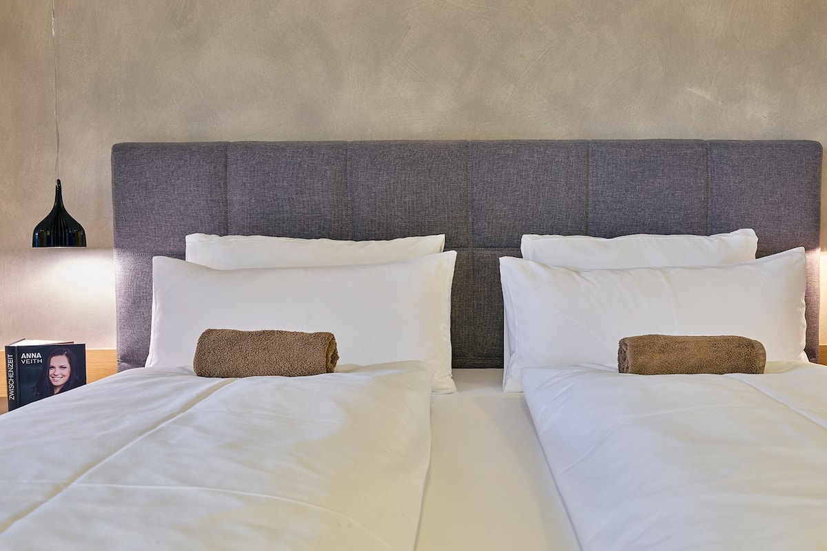 Premium bedding, in-room safe, individually decorated