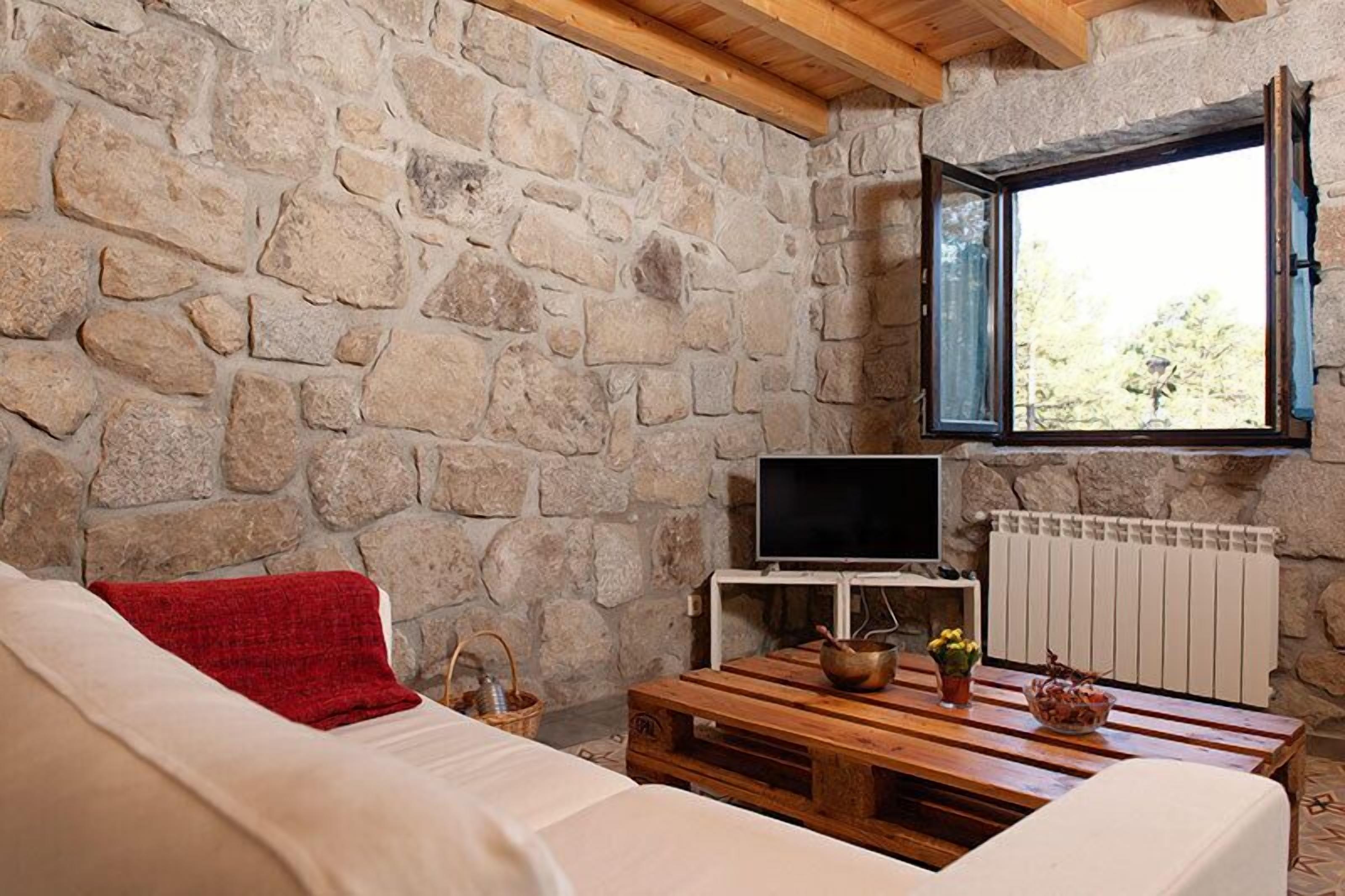 Habitación doble (Colmenar torre) | Sala de estar | Smart TV de 32 pulgadas con canales digitales, una televisión