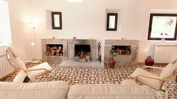 TV connectée de 32 pouces avec chaßnes numériques, télévision