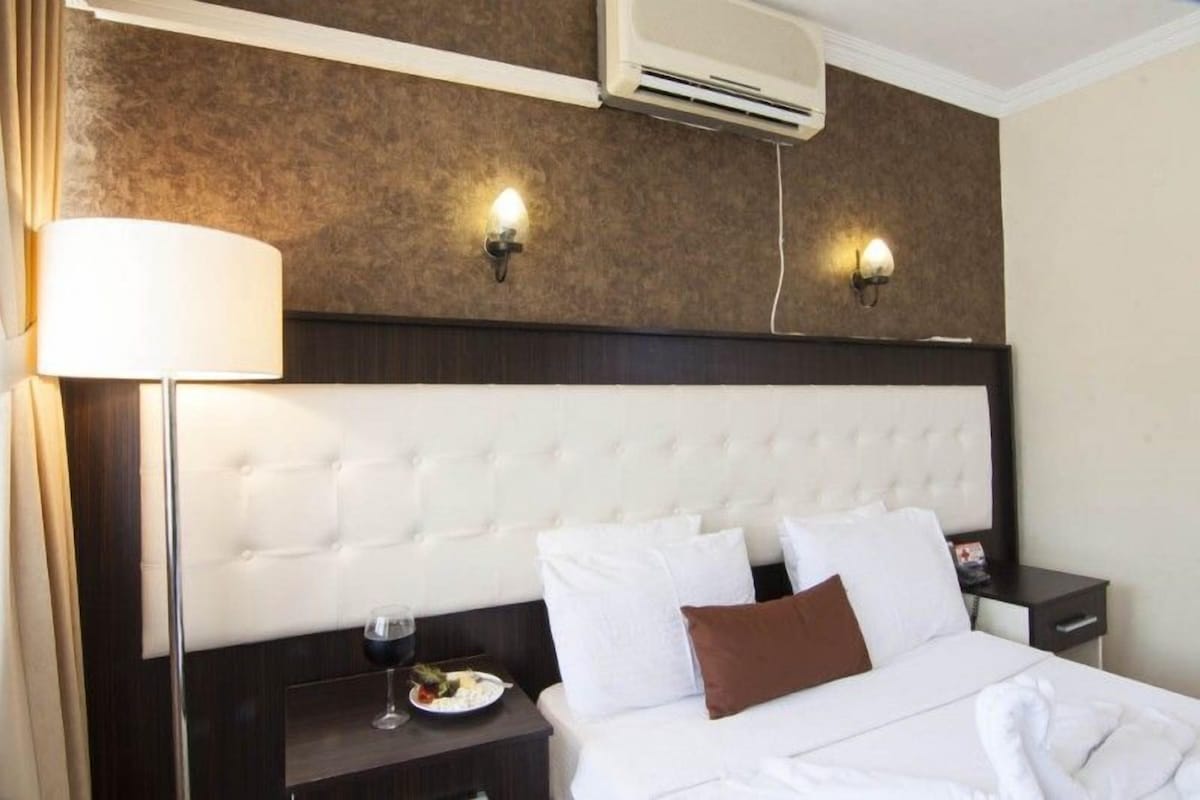 Suite, Partial Sea View
