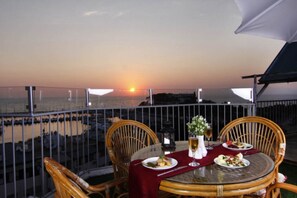 Outdoor dining - Grand Hotel Kurdoglu (Kusadasi)