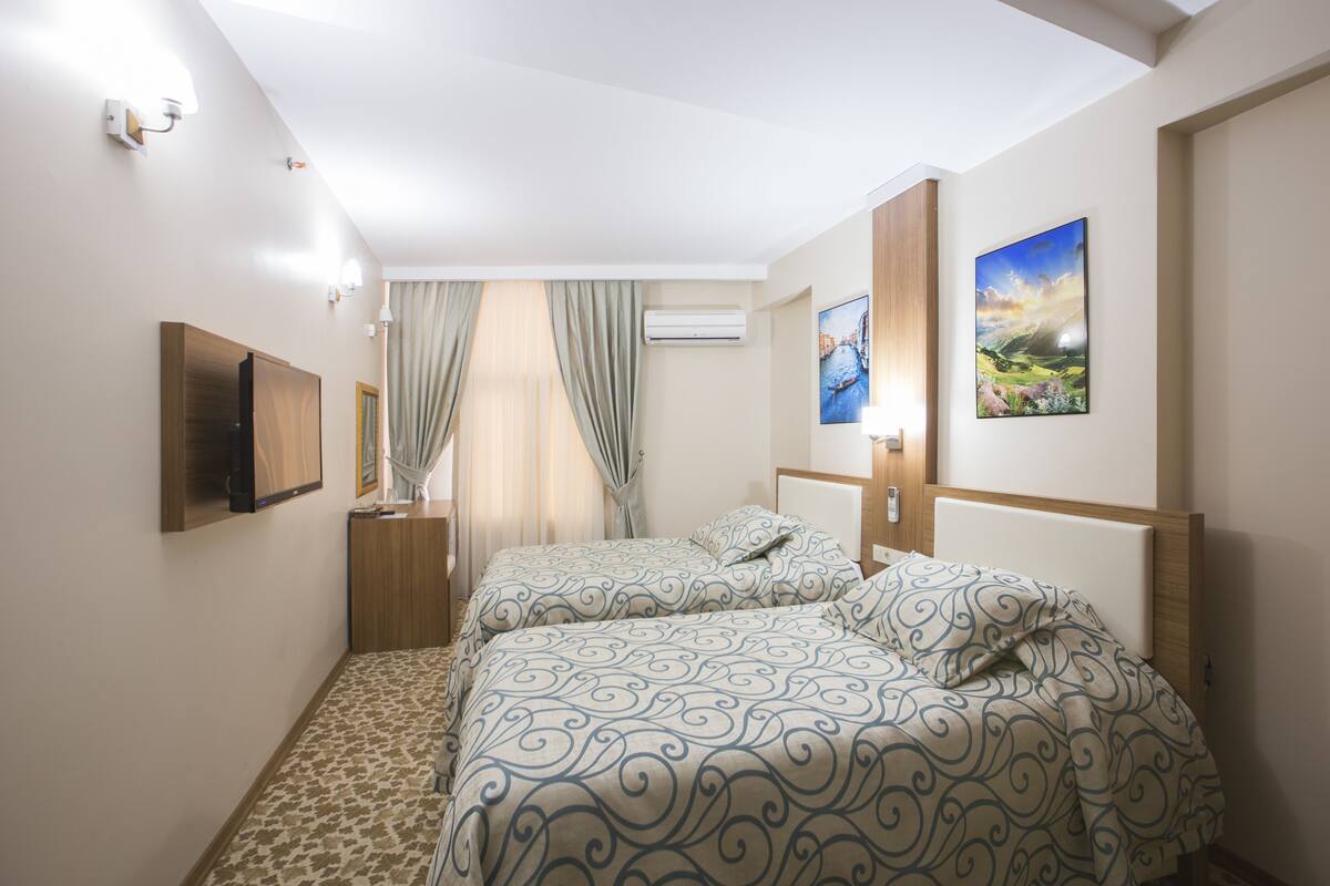 Minibar, in-room safe, free WiFi