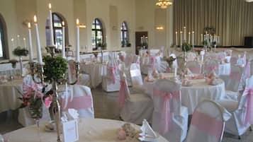 2 restaurants, German cuisine