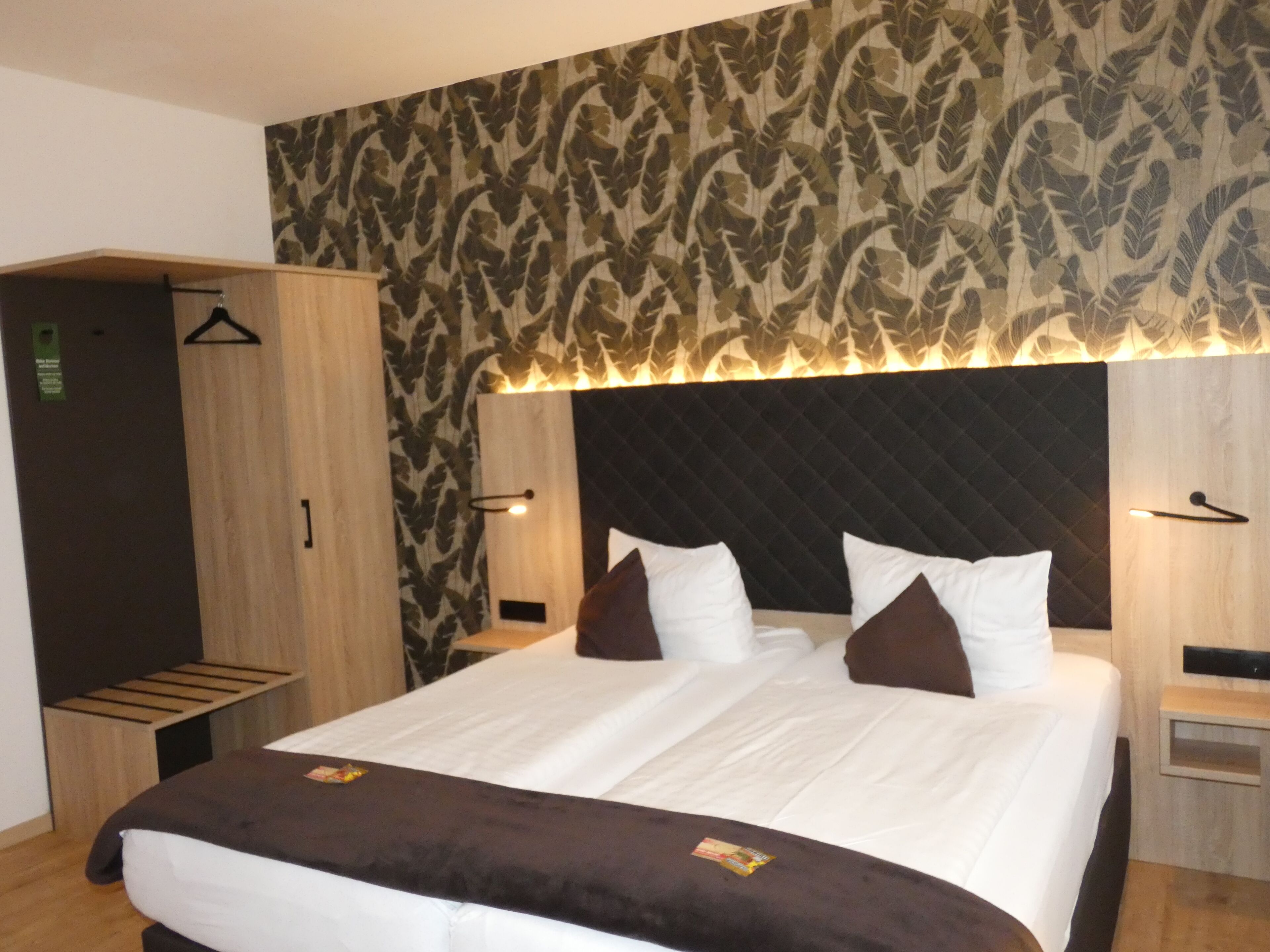 Habitación doble de uso individual | Minibar, caja de seguridad en la habitación y escritorio 