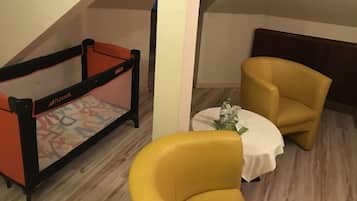 Family Room (3 bed) | Extra beds