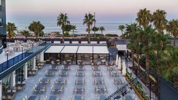 2 restaurants; breakfast, lunch, and dinner served