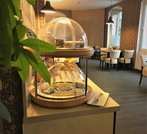 Daily buffet breakfast for a fee - Pension am Pollingpark (Dessau-Rosslau)