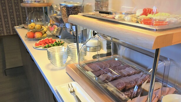 Frokostbuffé hver dag (mot et tillegg)