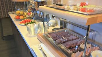 Tägliches Frühstücksbuffet gegen Gebühr