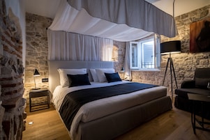 Premium bedding, minibar, in-room safe, desk