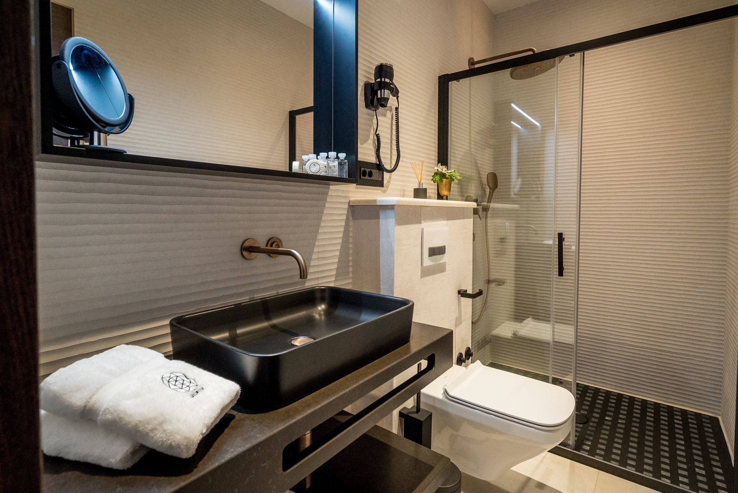 deluxe double room (old town view) | bathroom | shower, rainfall showerhead, free toiletries, hair dryer