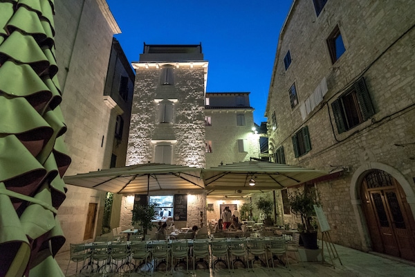 Façade de lâhĂ©bergement - soirĂ©e/nuit