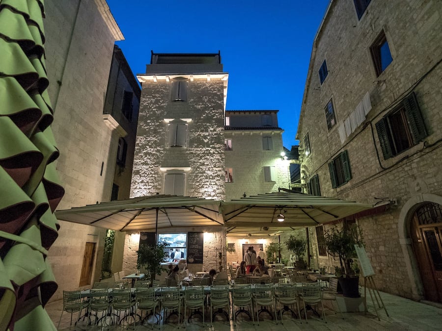 Façade de l’hébergement - soirée/nuit