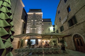 Façade de l’hébergement - soirée/nuit